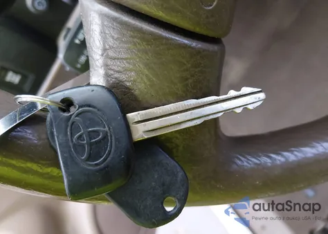 2002 Toyota Tacoma из США, поврежденный, VIN 5TEWM72N22Z058307